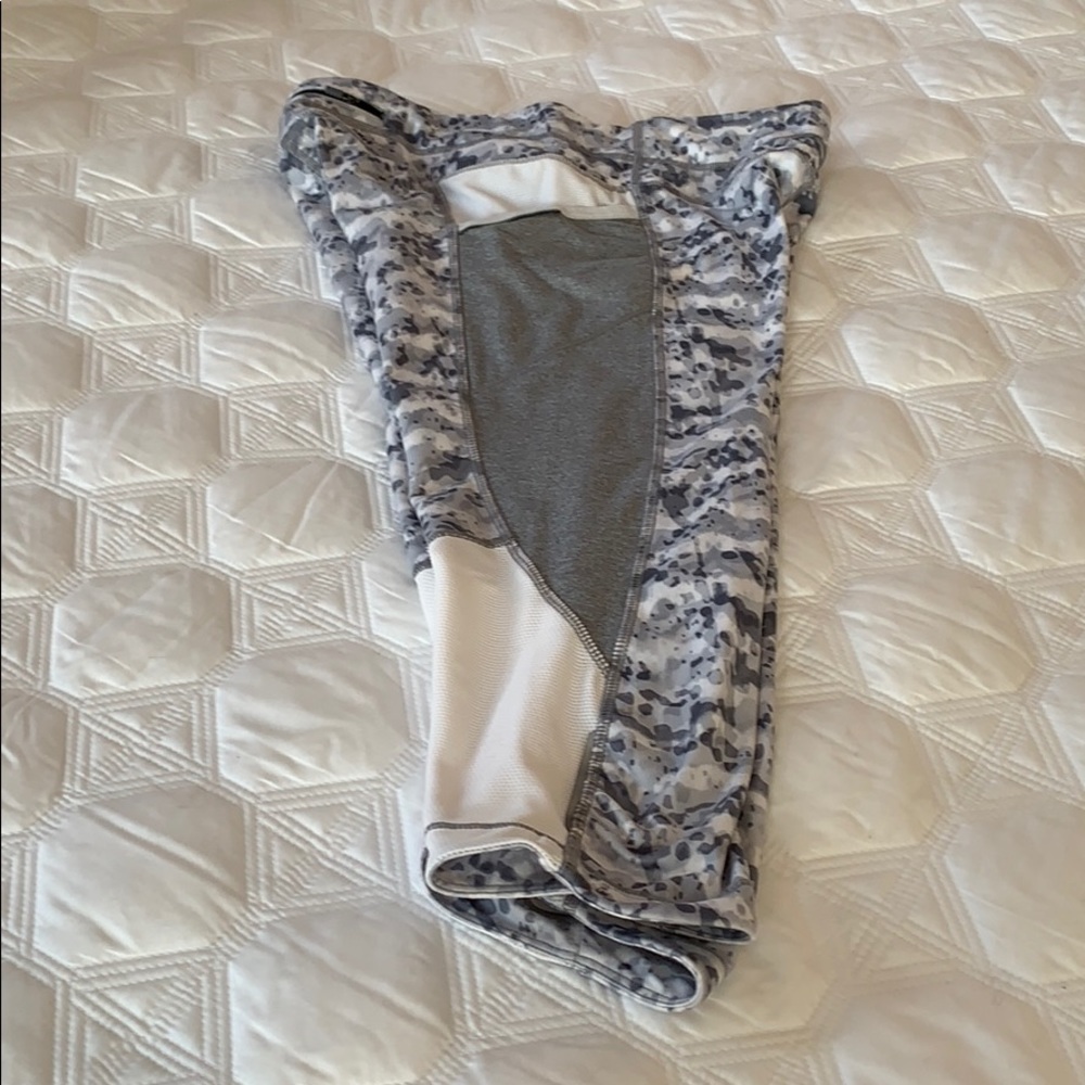 2/$10 Athleta cropped yoga pants - Picture 3 of 4